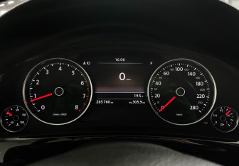 Подержанный автомобиль Volkswagen Touareg 2014 года (10 фото)
