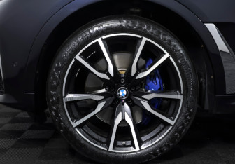 Подержанный автомобиль BMW X7 2019 года (27 фото)