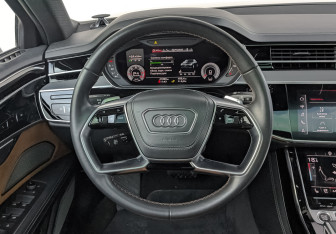 Подержанный автомобиль Audi A8 2023 года (22 фото)