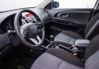 Подержанный автомобиль Kia Ceed Wagon 2011 года (10 фото)