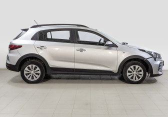 Подержанный автомобиль Kia Rio Hatchback 2021 года (4 фото)