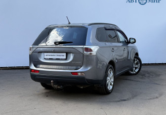 Подержанный автомобиль Mitsubishi Outlander 2012 года (5 фото)