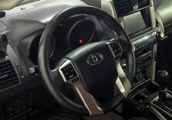 Подержанный автомобиль Toyota Land Cruiser Prado 2013 года (12 фото)