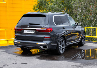 Подержанный автомобиль BMW X7 2019 года (4 фото)