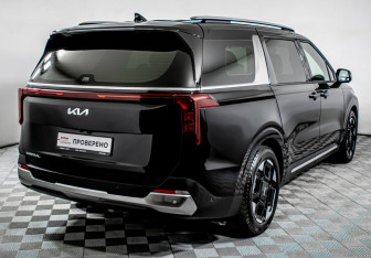 Подержанный автомобиль Kia Carnival 2024 года (5 фото)