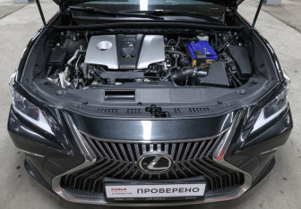 Подержанный автомобиль Lexus ES 2019 года (9 фото)