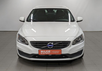 Подержанный автомобиль Volvo S60 2014 года (2 фото)