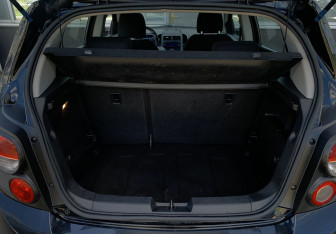 Подержанный автомобиль Chevrolet Aveo Hatchback 2013 года (10 фото)