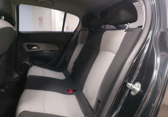 Подержанный автомобиль Chevrolet Cruze Hatchback 2012 года (11 фото)