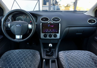 Подержанный автомобиль Ford Focus Wagon 2005 года (11 фото)