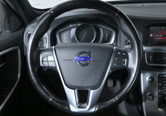 Подержанный автомобиль Volvo S60 2017 года (10 фото)