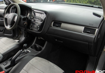 Подержанный автомобиль Mitsubishi Outlander 2013 года (7 фото)