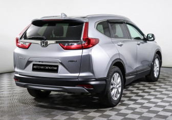 Подержанный автомобиль Honda CR-V 2017 года (3 фото)
