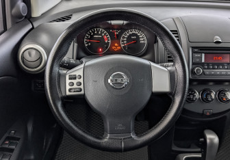 Подержанный автомобиль Nissan Note 2013 года (22 фото)