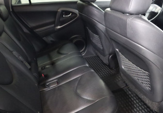 Подержанный автомобиль Toyota RAV4 2007 года (24 фото)