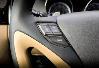 Подержанный автомобиль Hyundai Sonata 2011 года (30 фото)