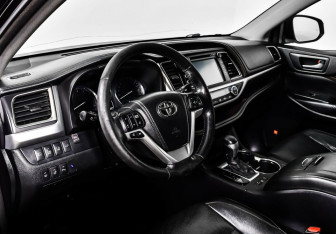 Подержанный автомобиль Toyota Highlander 2014 года (9 фото)