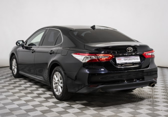 Подержанный автомобиль Toyota Camry Sedan 2019 года (7 фото)