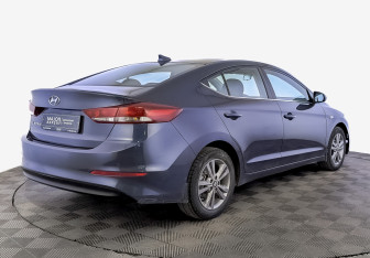 Подержанный автомобиль Hyundai Elantra Sedan 2017 года (5 фото)