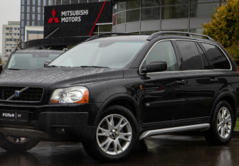 Подержанный автомобиль Volvo XC90 2005 года (20 фото)
