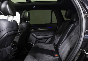 Подержанный автомобиль Geely Monjaro 2025 года (14 фото)