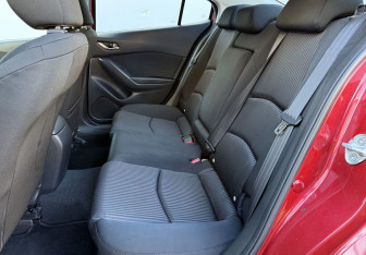 Подержанный автомобиль Mazda 3 Sedan 2013 года (11 фото)