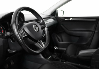 Подержанный автомобиль Skoda Rapid Liftback 2018 года (9 фото)