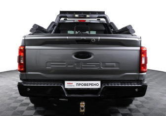 Подержанный автомобиль Ford F-150 2022 года (6 фото)