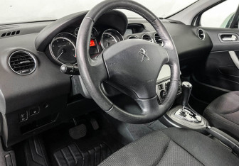 Подержанный автомобиль Peugeot 408 2013 года (13 фото)