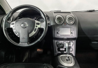 Подержанный автомобиль Nissan Qashqai 2012 года (12 фото)