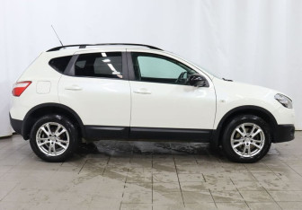 Подержанный автомобиль Nissan Qashqai 2013 года (7 фото)