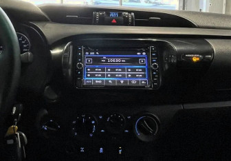 Подержанный автомобиль Toyota Hilux 2018 года (15 фото)