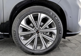 Подержанный автомобиль Exeed VX 2023 года (18 фото)