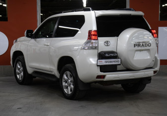 Подержанный автомобиль Toyota Land Cruiser Prado 2012 года (7 фото)