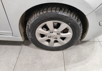 Подержанный автомобиль Nissan Tiida Hatchback 2011 года (12 фото)