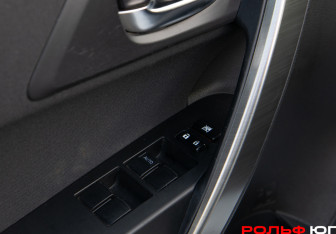 Подержанный автомобиль Toyota Auris Hatchback 2014 года (20 фото)