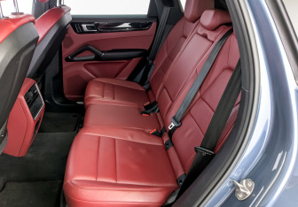 Подержанный автомобиль Porsche Cayenne 2018 года (12 фото)