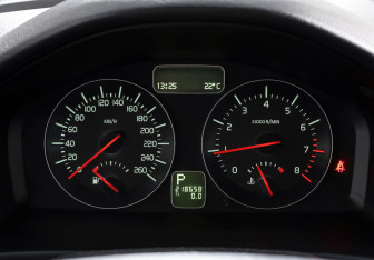 Подержанный автомобиль Volvo S40 2010 года (14 фото)