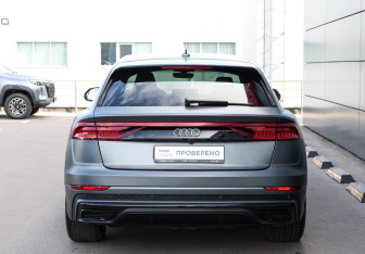Подержанный автомобиль Audi Q8 2019 года (6 фото)