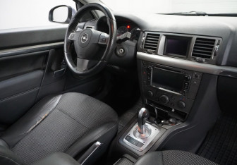 Подержанный автомобиль Opel Vectra Sedan 2007 года (10 фото)