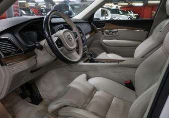 Подержанный автомобиль Volvo XC90 2016 года (16 фото)