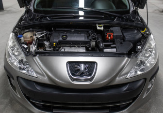Подержанный автомобиль Peugeot 308 Hatchback 2010 года (9 фото)
