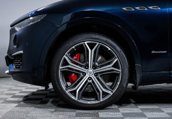 Подержанный автомобиль Maserati Levante 2021 года (15 фото)