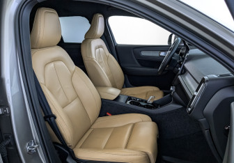 Подержанный автомобиль Volvo XC40 2021 года (23 фото)