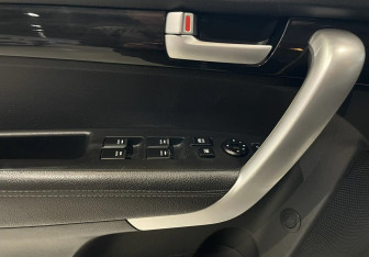 Подержанный автомобиль Kia Sorento 2012 года (16 фото)