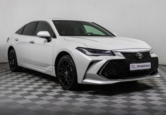 Подержанный автомобиль Toyota Avalon 2022 года (3 фото)