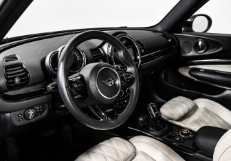 Подержанный автомобиль MINI Clubman Wagon 2020 года (12 фото)