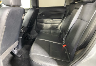 Подержанный автомобиль Mitsubishi ASX 2012 года (10 фото)