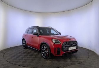 Подержанный автомобиль MINI Countryman 2024 года (3 фото)