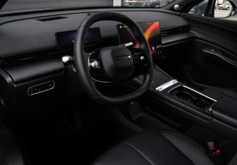 Подержанный автомобиль Omoda C7 2025 года (11 фото)